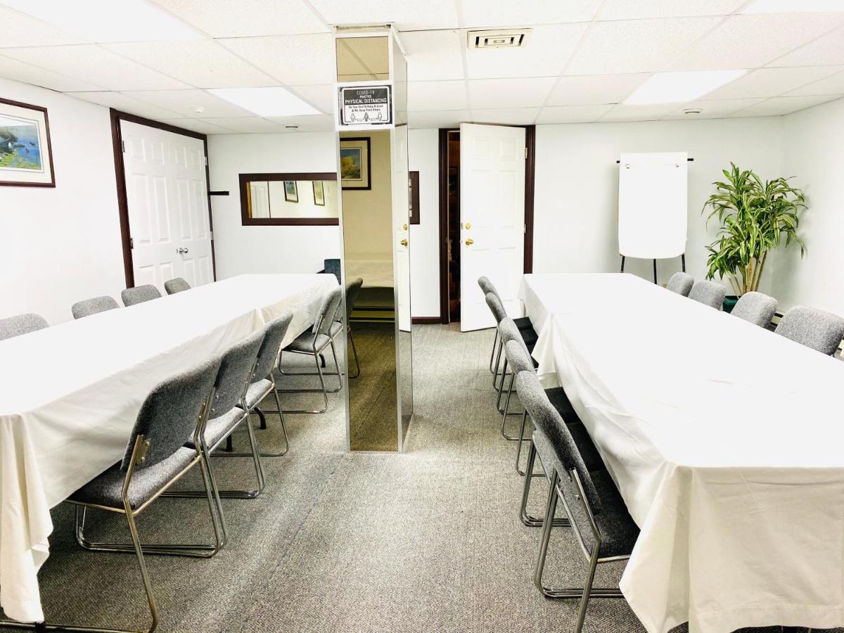 Happy Day Inn Burnaby Bagian luar foto