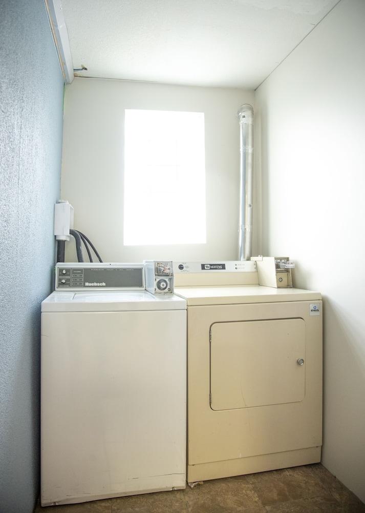 Happy Day Inn Burnaby Bagian luar foto