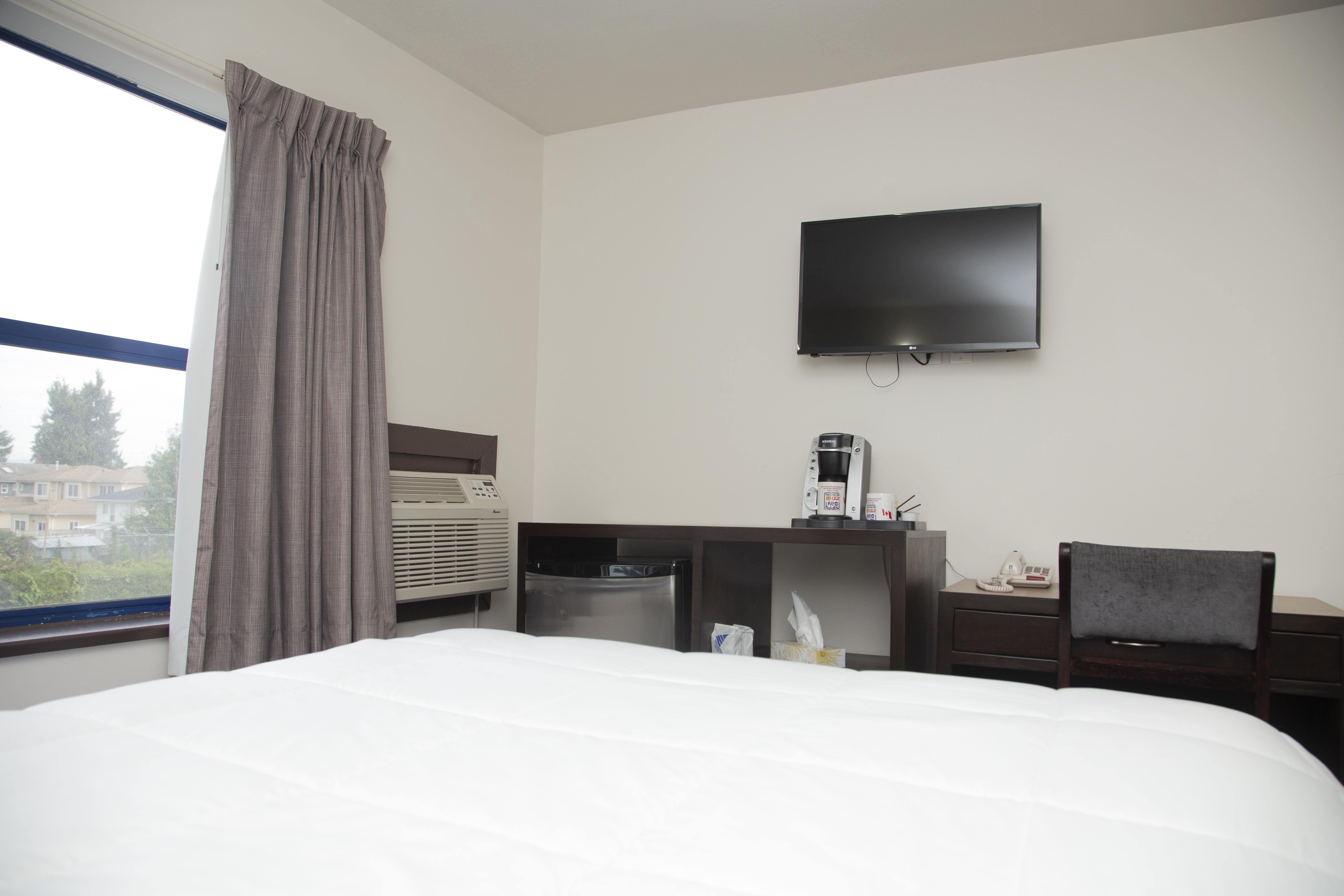 Happy Day Inn Burnaby Bagian luar foto