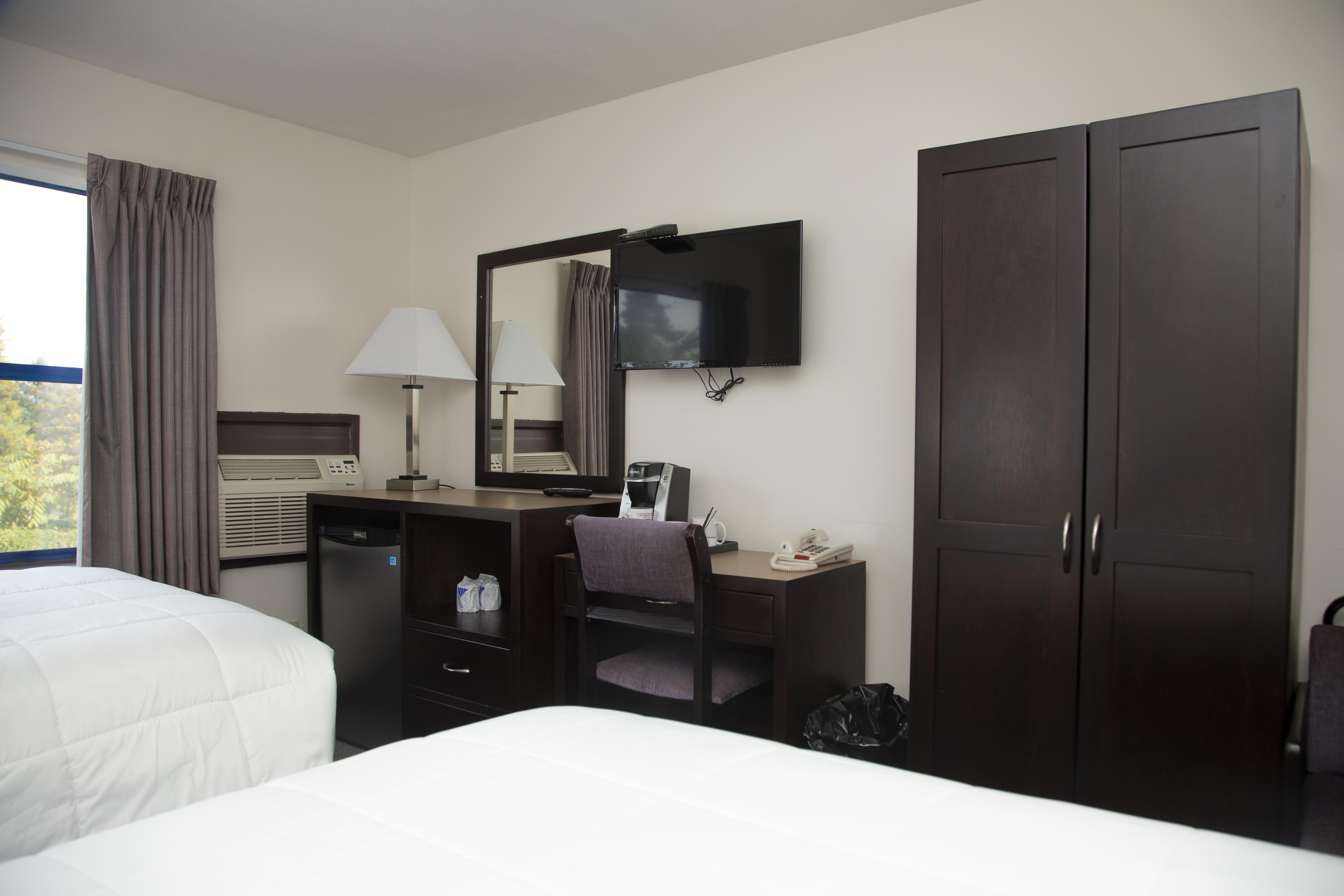 Happy Day Inn Burnaby Bagian luar foto