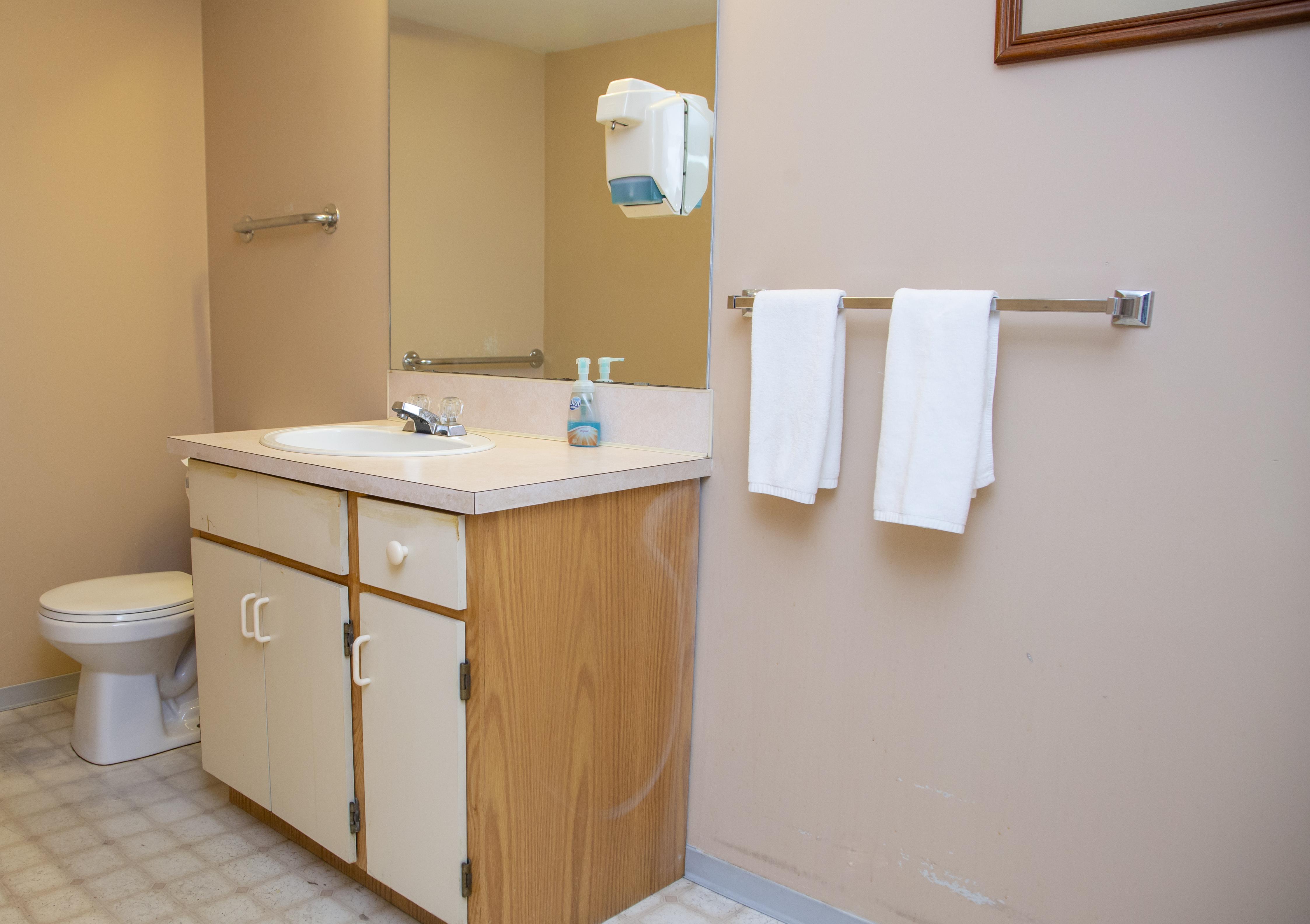Happy Day Inn Burnaby Bagian luar foto