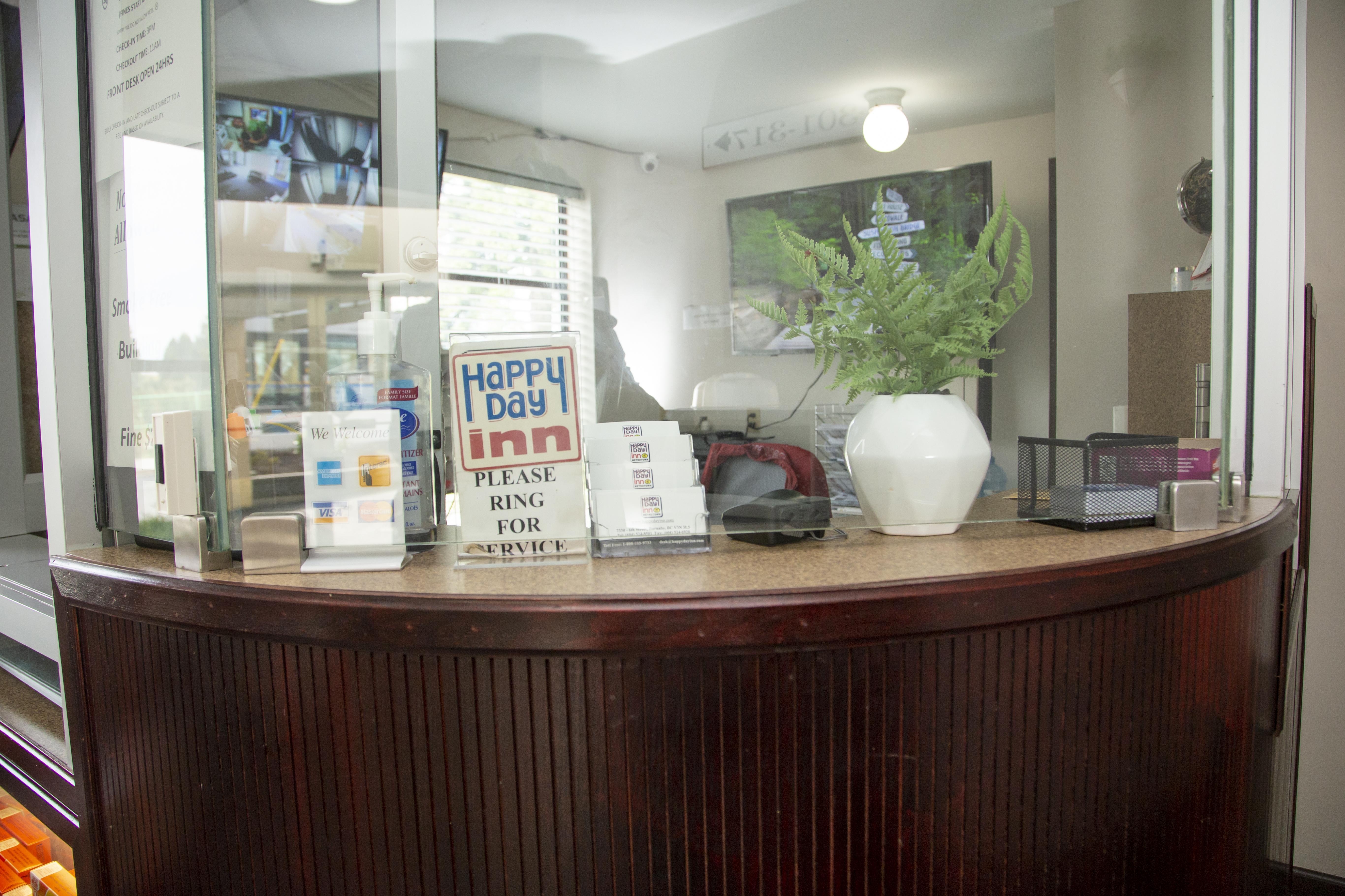 Happy Day Inn Burnaby Bagian luar foto