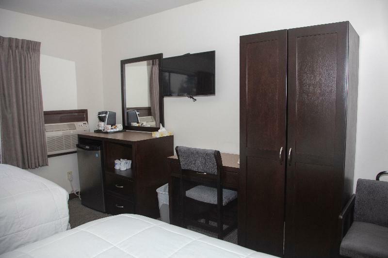 Happy Day Inn Burnaby Bagian luar foto